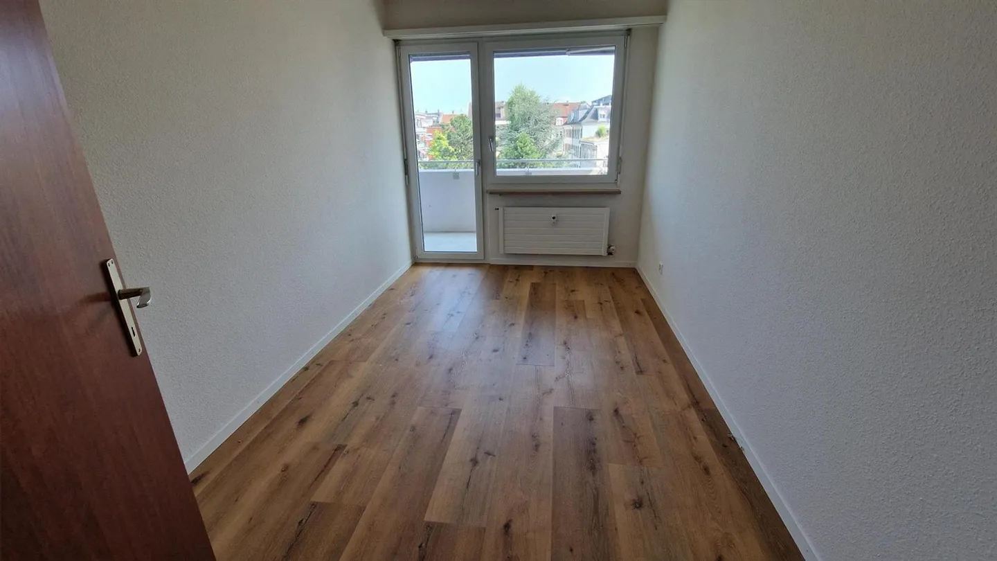 Ampio appartamento di 4,5 stanze con terrazza e camino - Foto 7 di 9
