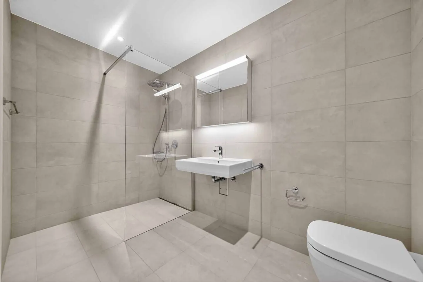 9 MAGNIFICENT NEW 3.5-ROOM APARTMENTS - Photo 9 of 10