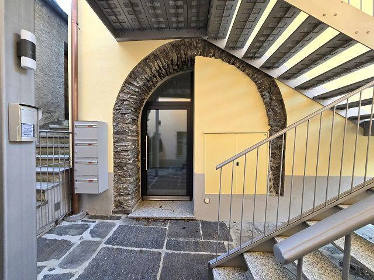 4-Familienhaus auch als Renditeobjekt / Casa di 4 app. rinnovata a... - Foto 27 di 36