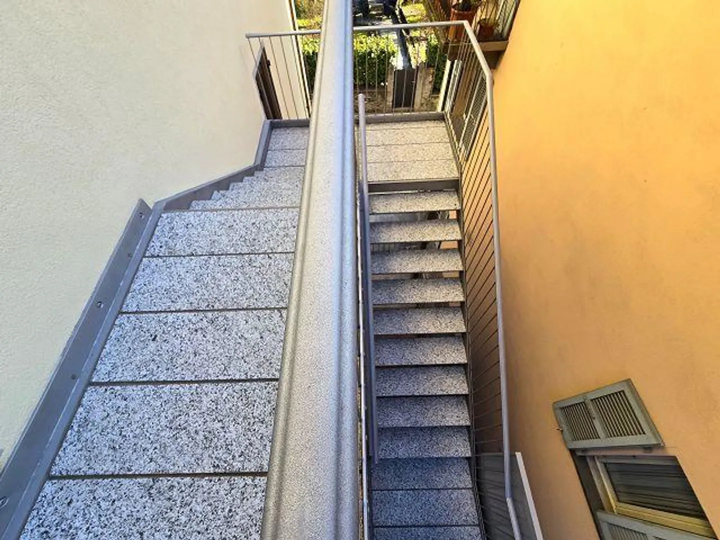 4-Familienhaus auch als Renditeobjekt / Casa di 4 app. rinnovata a... - Foto 29 di 36