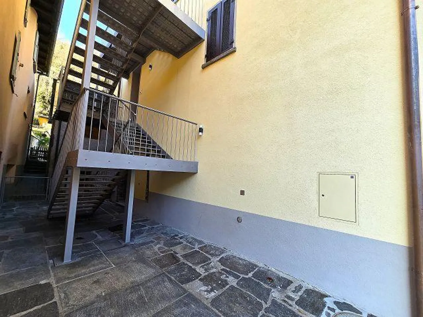 4-Familienhaus auch als Renditeobjekt / Casa di 4 app. rinnovata a... - Foto 30 di 36