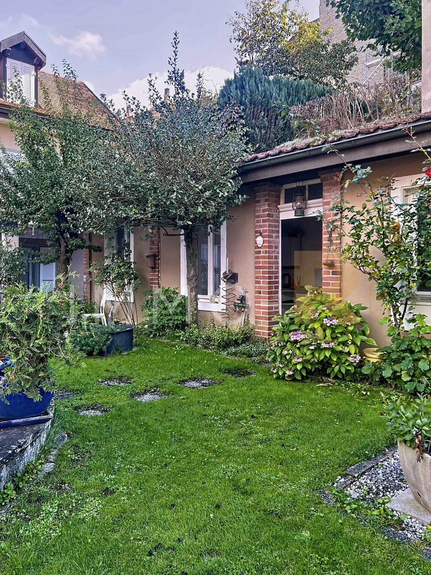 Opportunità unica nel cuore di Romont, edificio misto in vendita - Foto 11 di 12