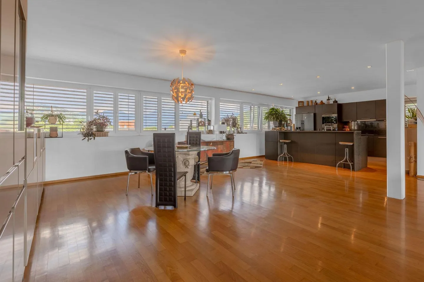 ENORMOUS SUPER ATTIC 4.5 ROOMS LIKE NEW IN AGNO - Photo 2 of 9