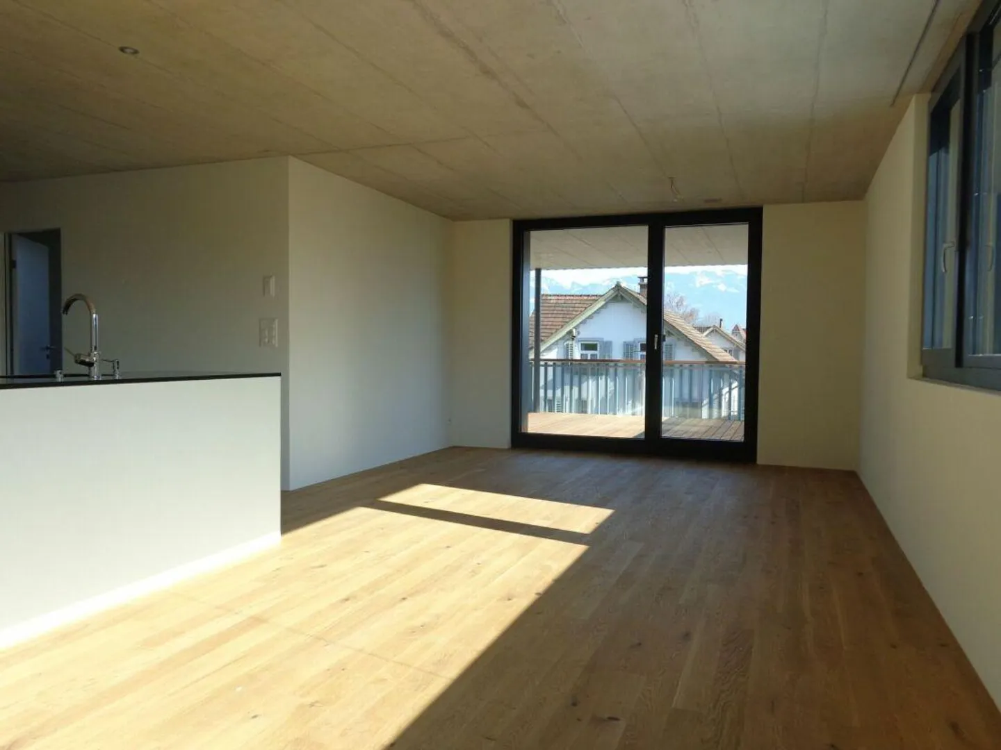 Moderne trifft auf Beton - 3.5 Zimmerwohnung an top Lage zu vermieten - Foto 2 von 5