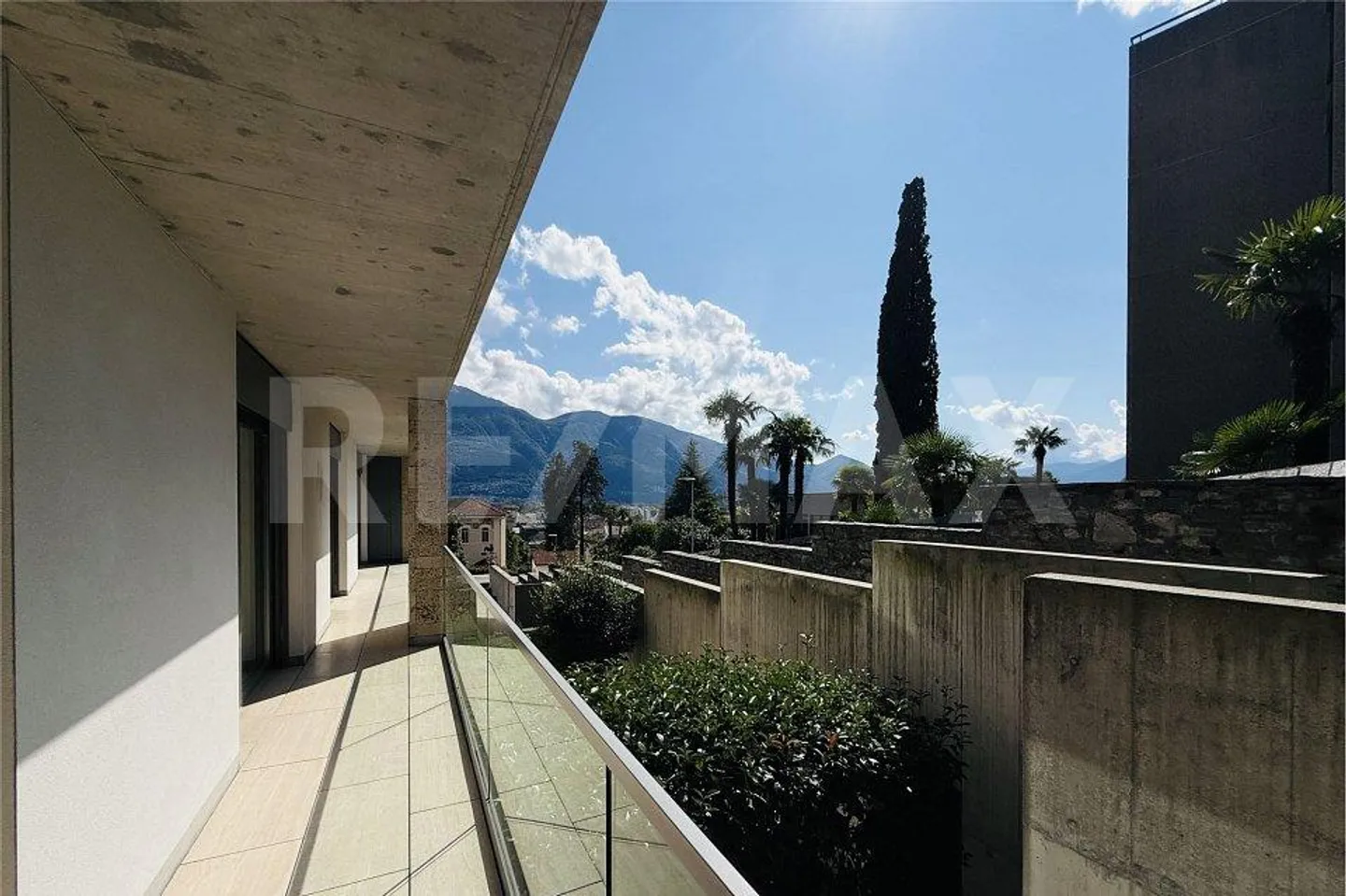 Appartamento spazioso con vista lago - Foto 7 di 13