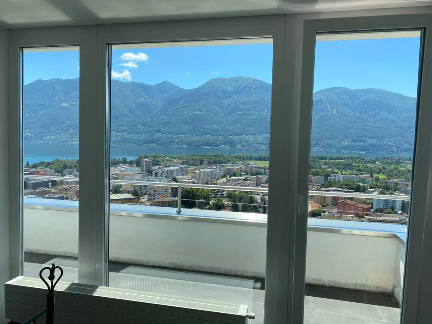 Villa moderna con vista lago - Foto 3 di 20