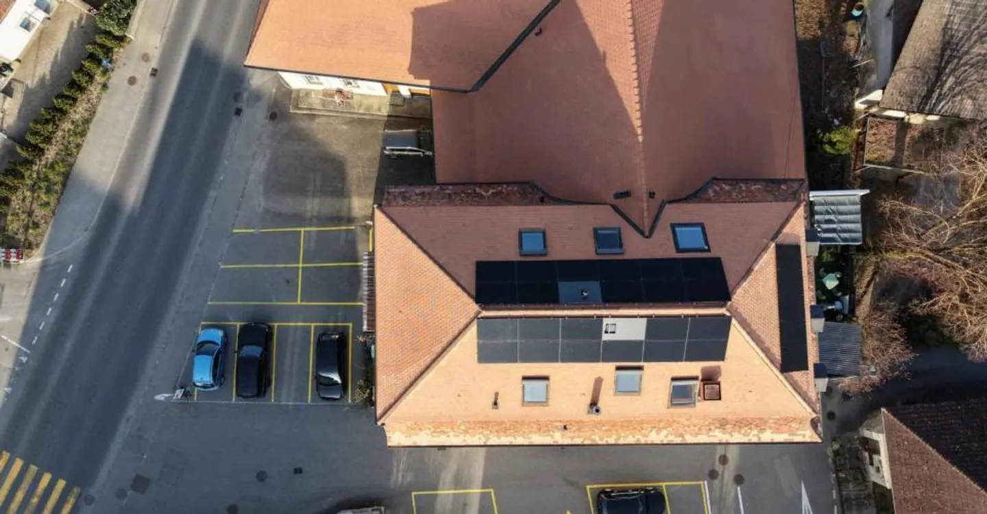 Edificio residenziale con caffè-ristorante nel cuore della Broye - Foto 1 di 11