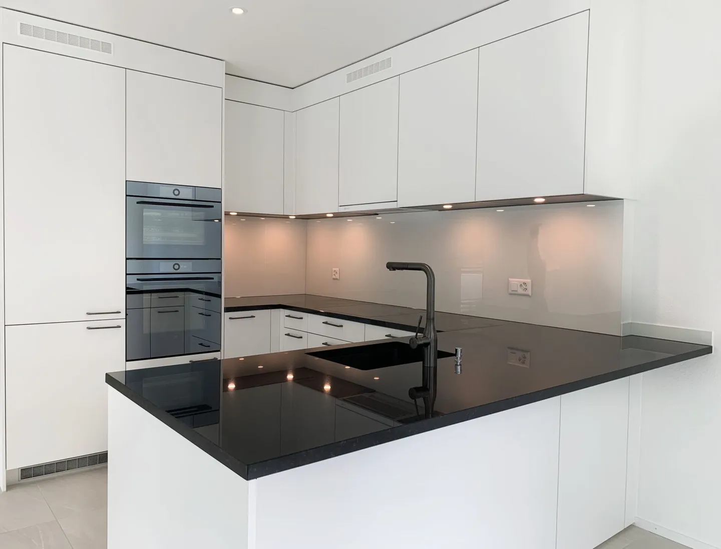 Modern Penthouse Apartment Above the Rooftops of Oberwil - Photo 2 of 7