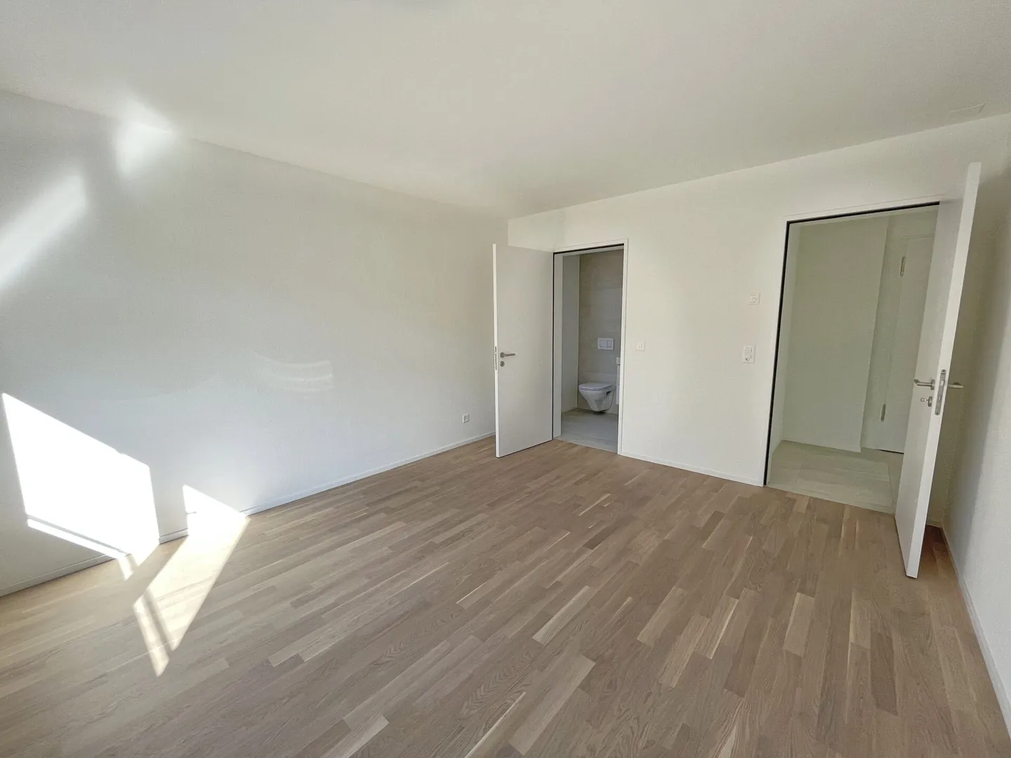 Modern Penthouse Apartment Above the Rooftops of Oberwil - Photo 4 of 7