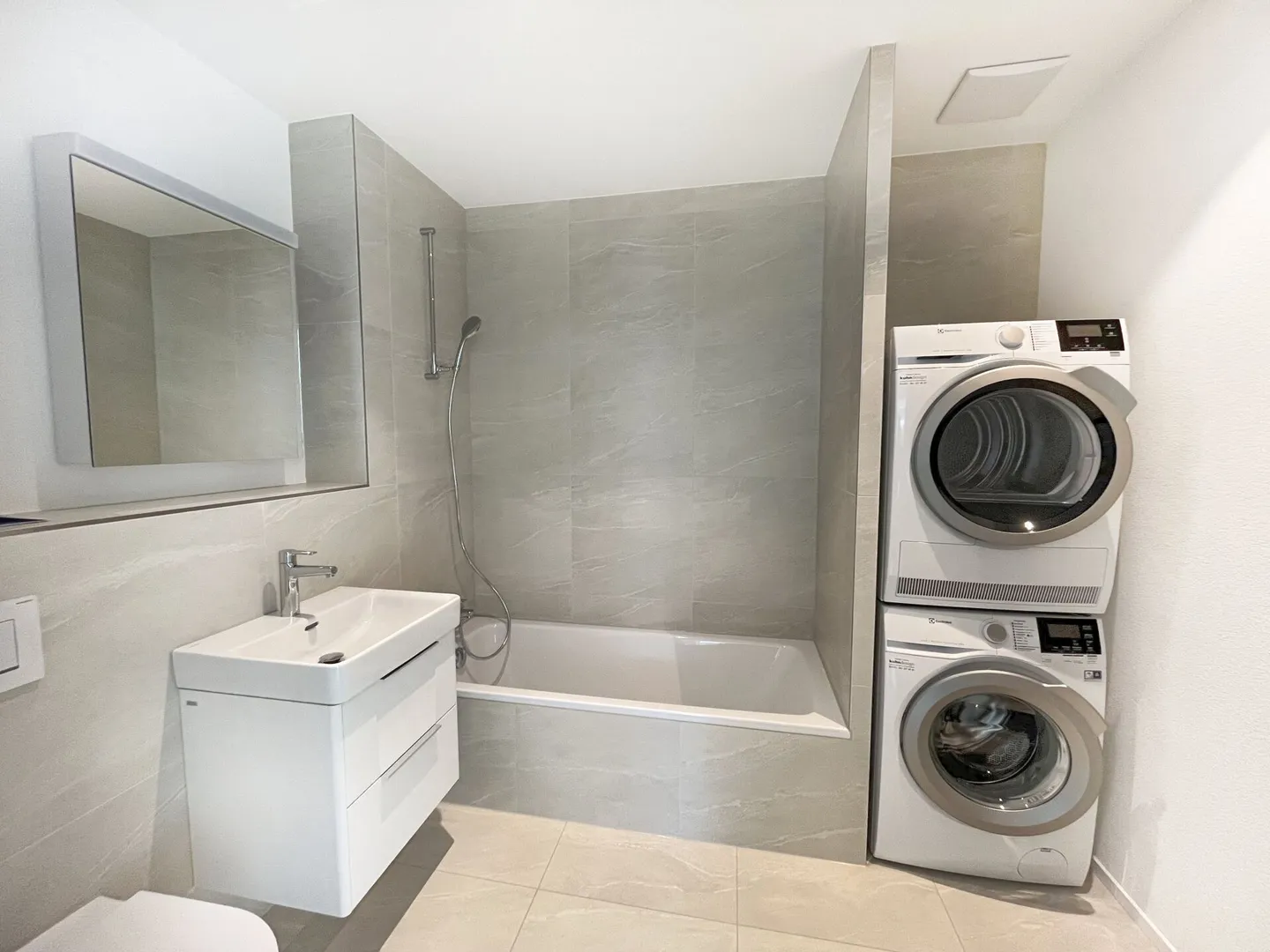 Modern Penthouse Apartment Above the Rooftops of Oberwil - Photo 3 of 7