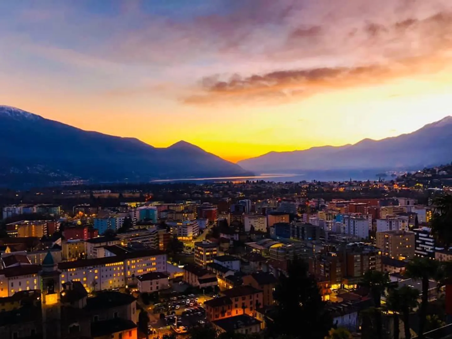 Villa moderna con vista lago - Foto 4 di 20