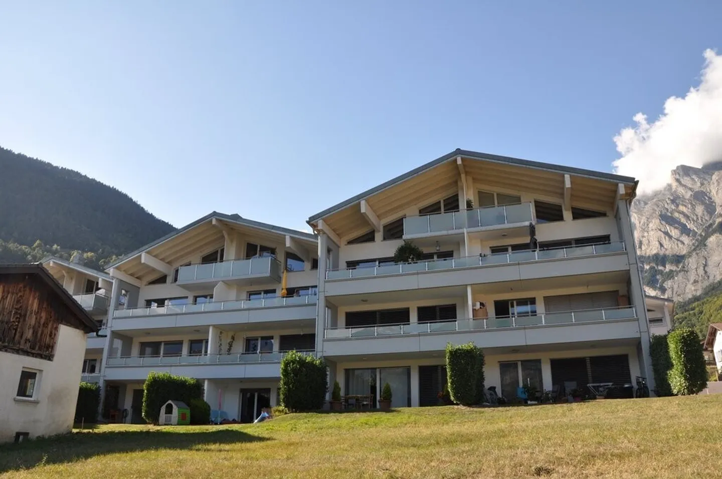 Double parking space for rent in Chamoson in a collective garage - Photo 1 of 1