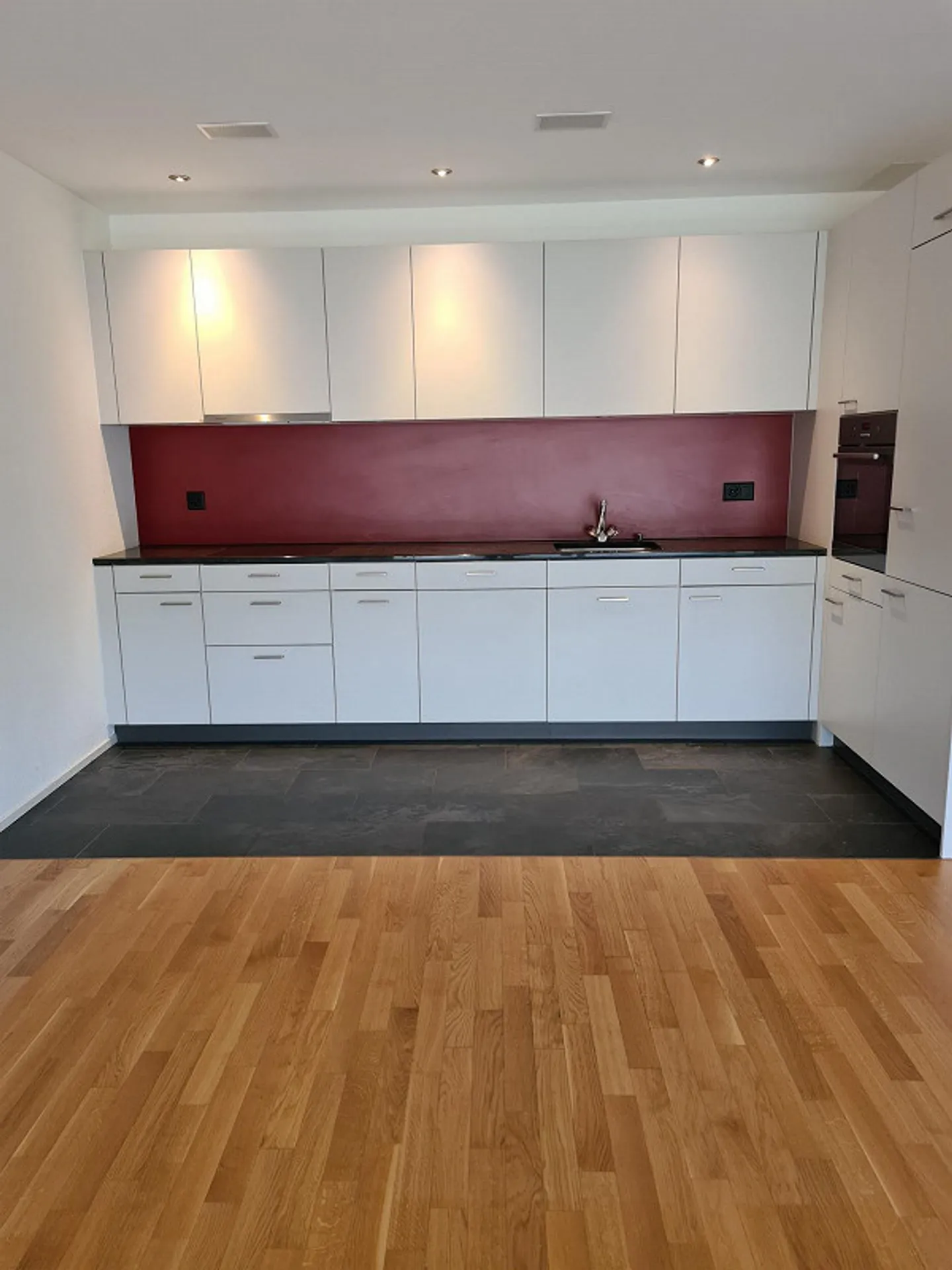 Modern Apartment with Large Balcony - Photo 2 of 8