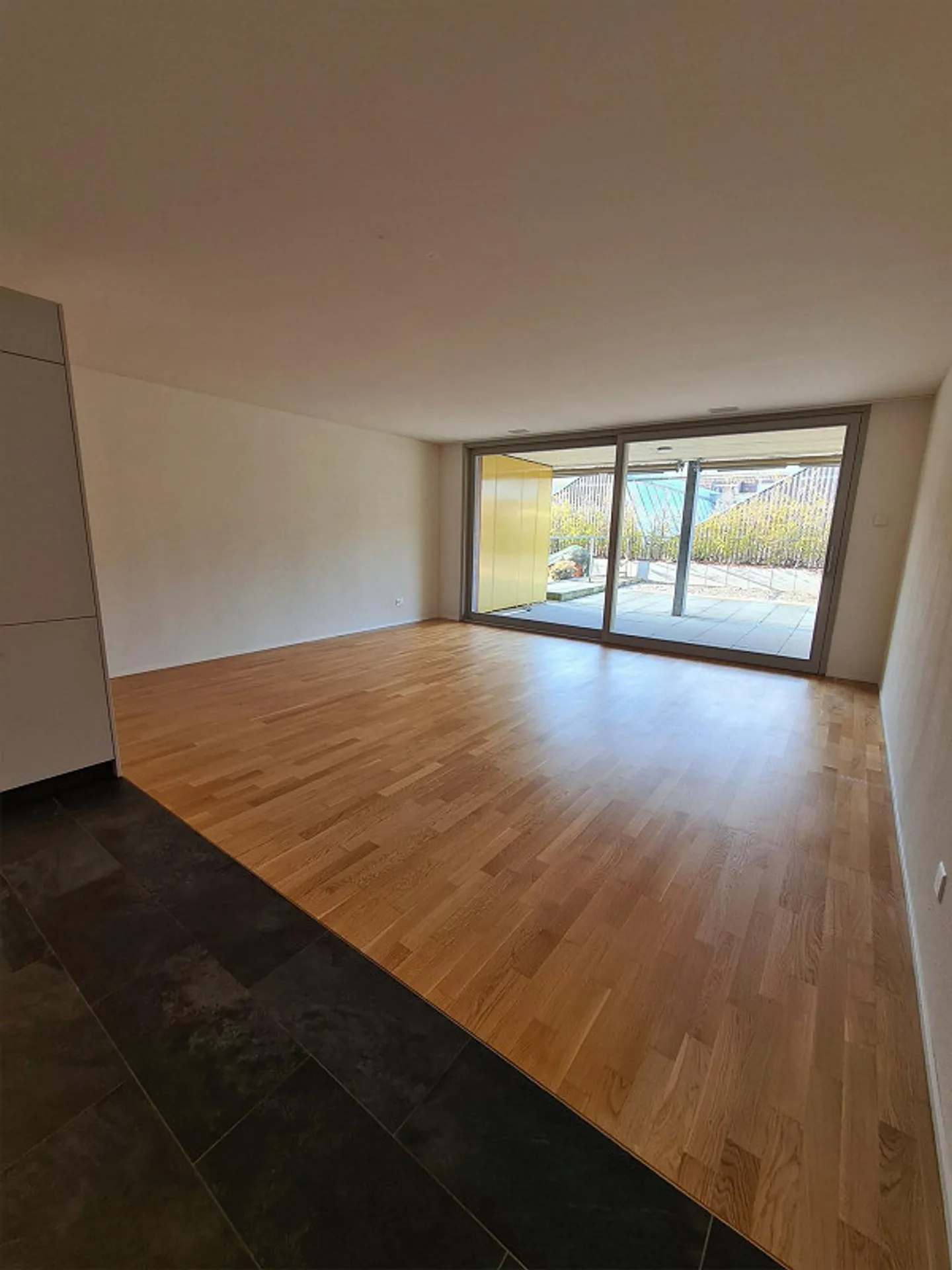 Modern Apartment with Large Balcony - Photo 4 of 8