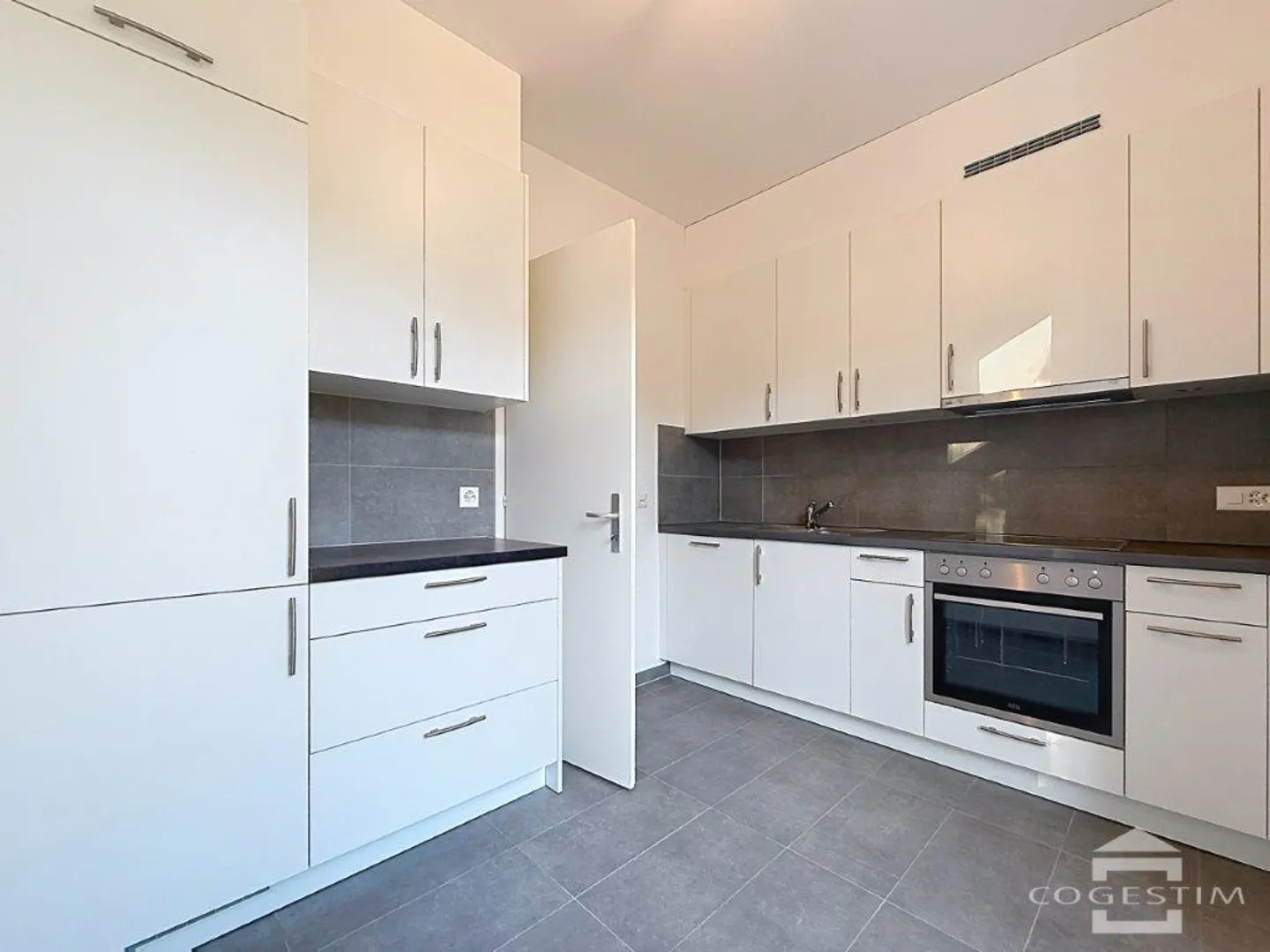 4-room apartment - Photo 3 of 13