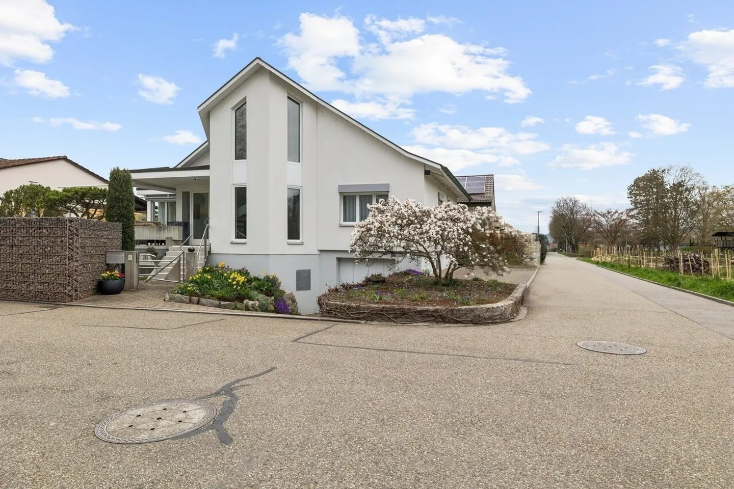 Comfortable, spacious and detached - your new living oasis - Photo 1 of 6