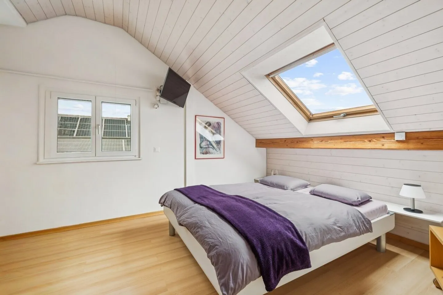 Comfortable, spacious and detached - your new living oasis - Photo 3 of 6