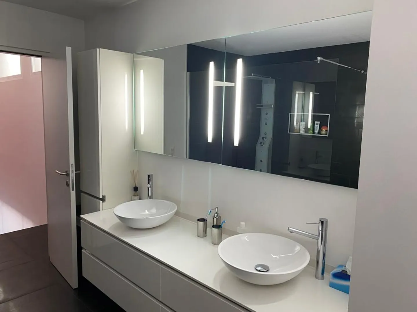 Villa moderna con vista lago - Foto 16 di 20