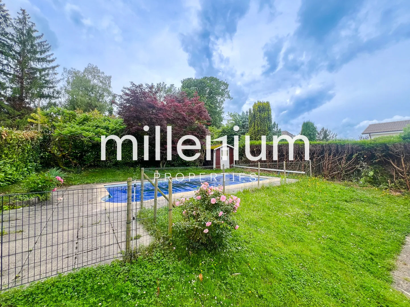 Casa familiare con giardino, piscina e studio indipendente - Foto 2 di 13