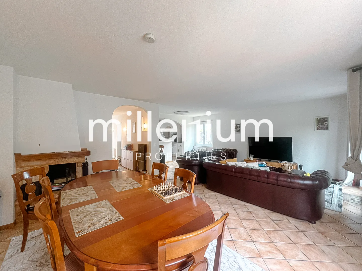 Casa familiare con giardino, piscina e studio indipendente - Foto 6 di 13