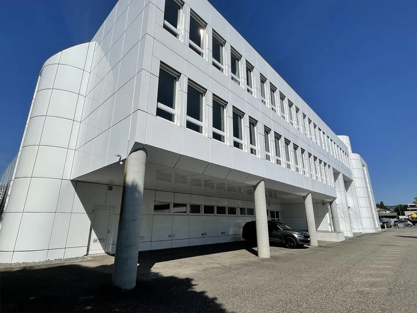 Grandi spazi per uffici o commerciali luminosi - Posizione comoda - Foto 3 di 5
