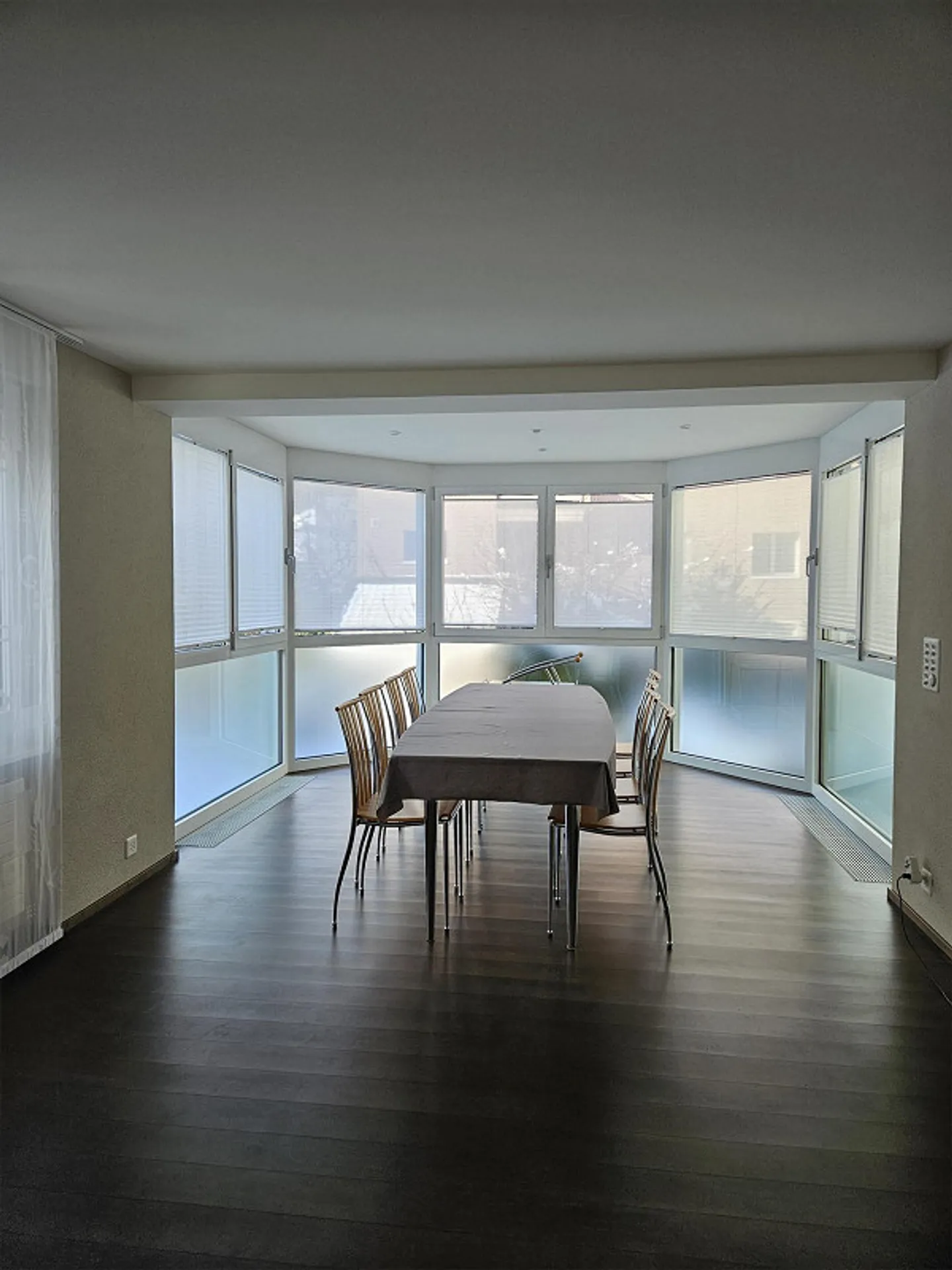 Living and Working Combined: Single-Family House with Studio & Jacuzzi - Photo 2 of 17