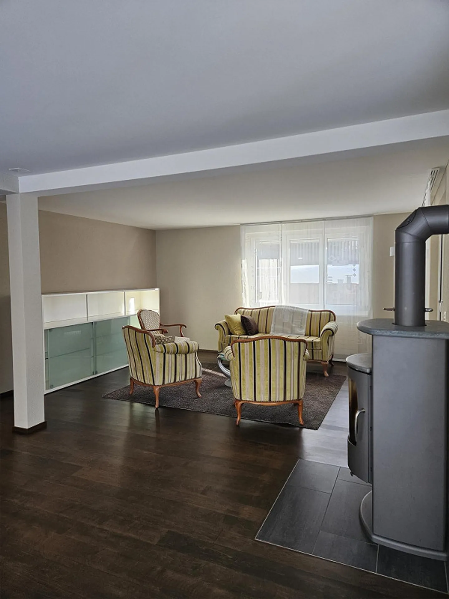 Living and Working Combined: Single-Family House with Studio & Jacuzzi - Photo 3 of 17