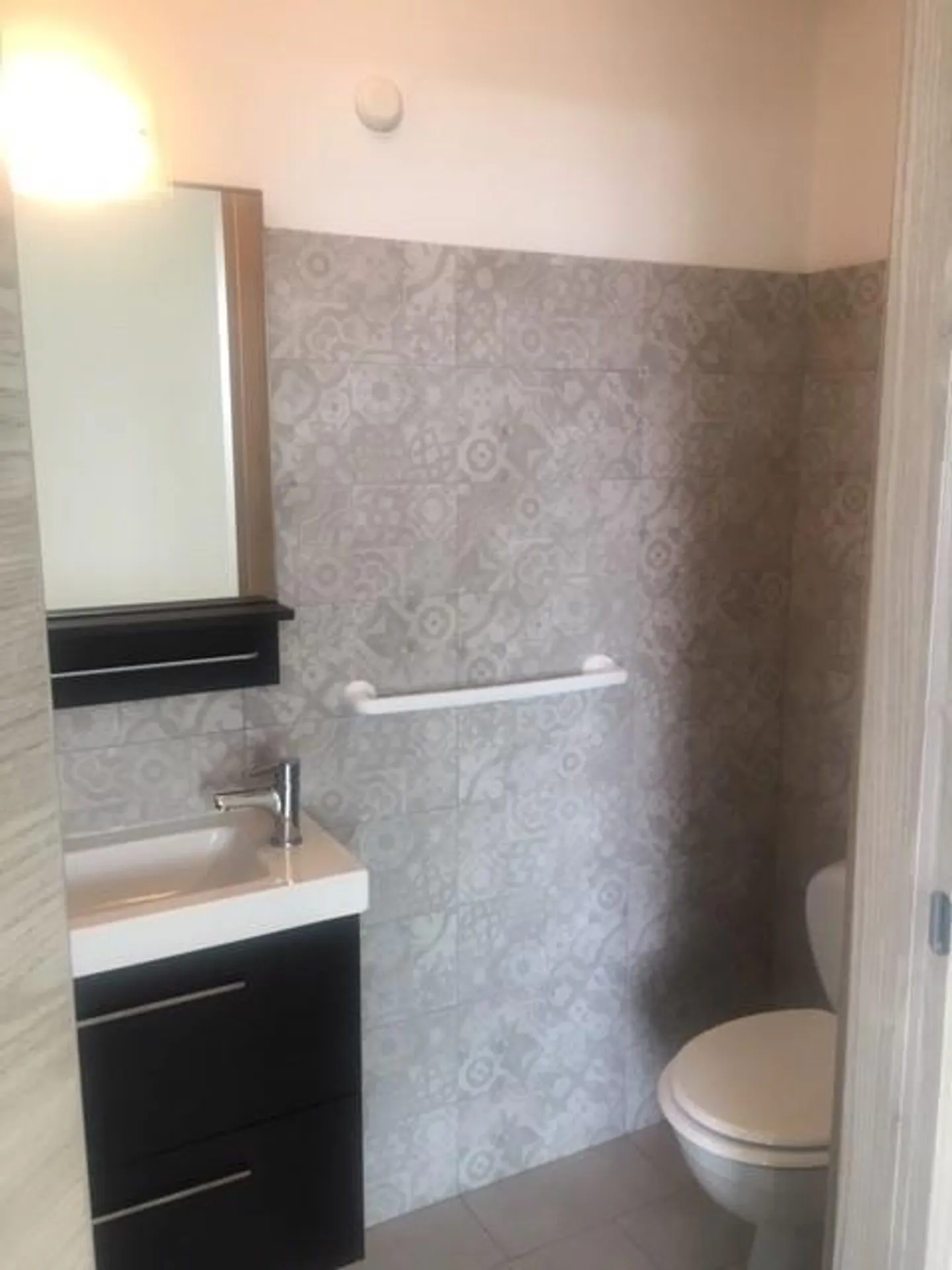 BÂTIMENT COMMERCIAL ET RÉSIDENTIEL À REVENUS - MENDRISIO CENTRAL - Photo 8 sur 30