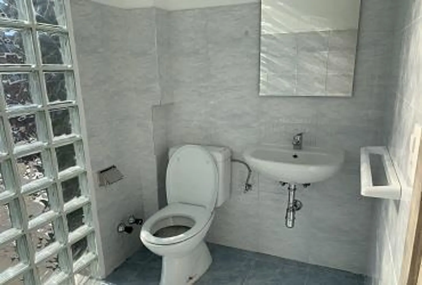 BÂTIMENT COMMERCIAL ET RÉSIDENTIEL À REVENUS - MENDRISIO CENTRAL - Photo 14 sur 30