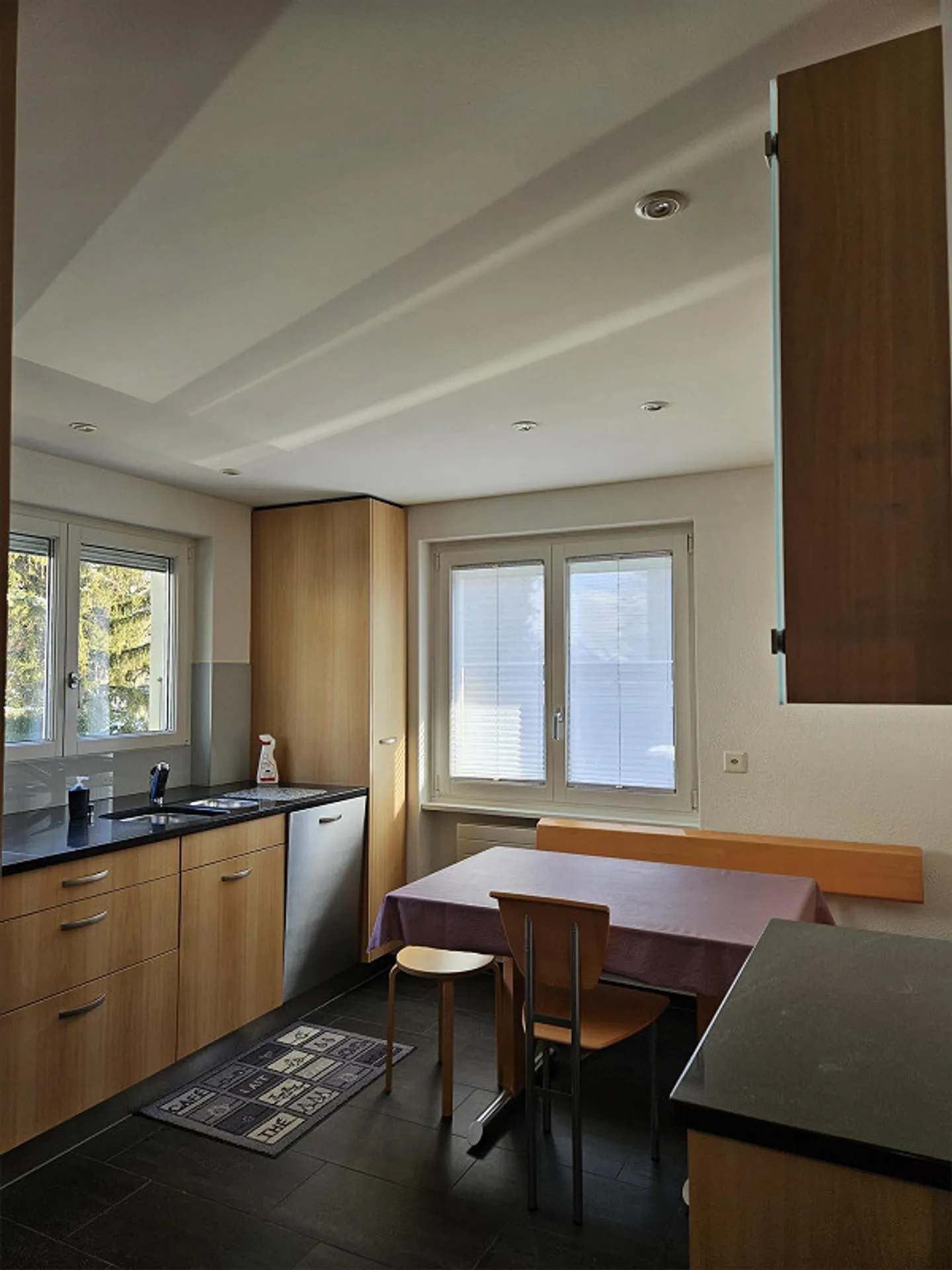 Living and Working Combined: Single-Family House with Studio & Jacuzzi - Photo 4 of 17