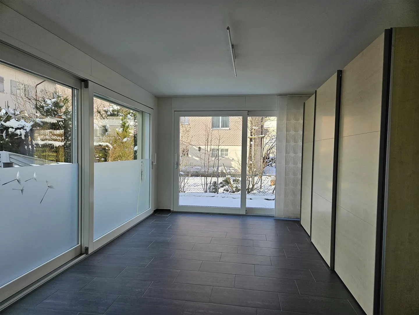 Living and Working Combined: Single-Family House with Studio & Jacuzzi - Photo 10 of 17