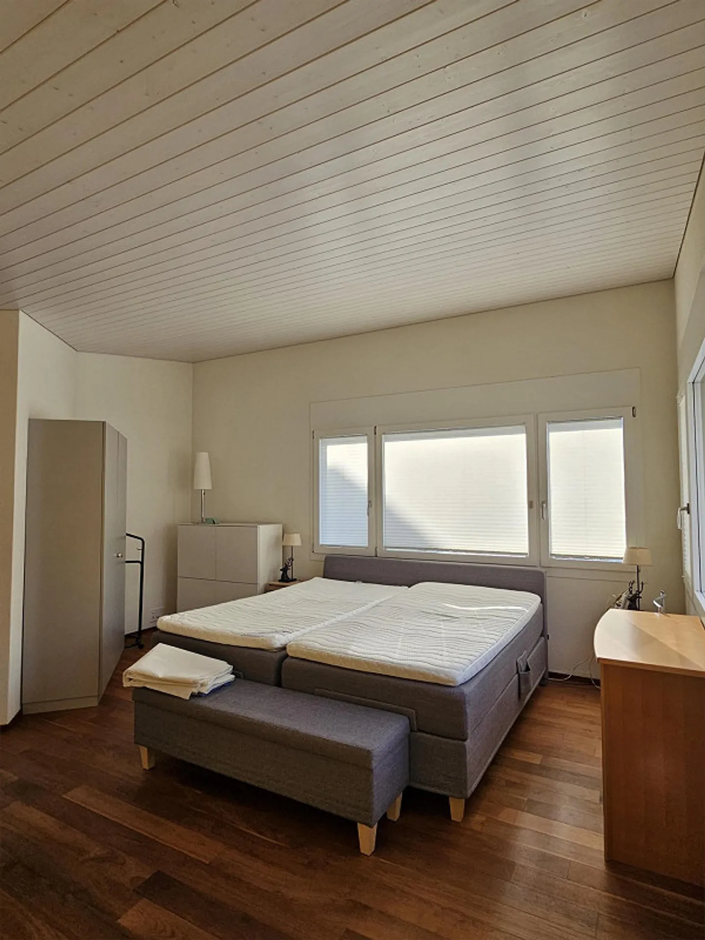 Living and Working Combined: Single-Family House with Studio & Jacuzzi - Photo 11 of 17