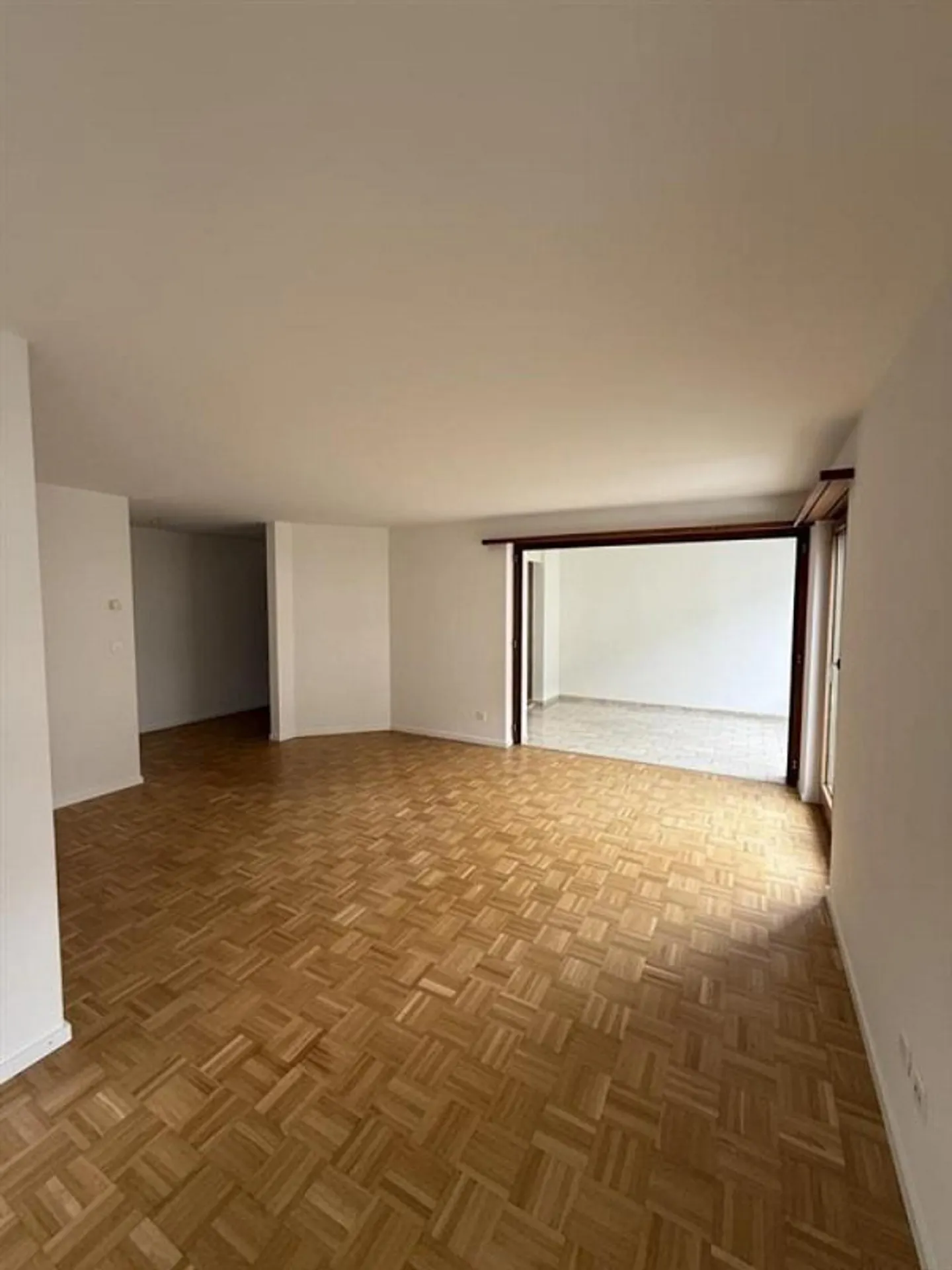 Bright apartment with garden seating area & winter garden in Dübendorf - Photo 3 of 8