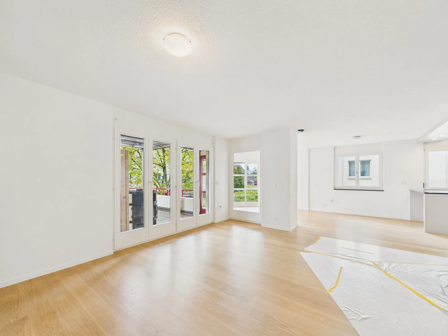 Freshly renovated 6.5-room triplex maisonette apartment in Wallisellen... - Photo 2 of 9