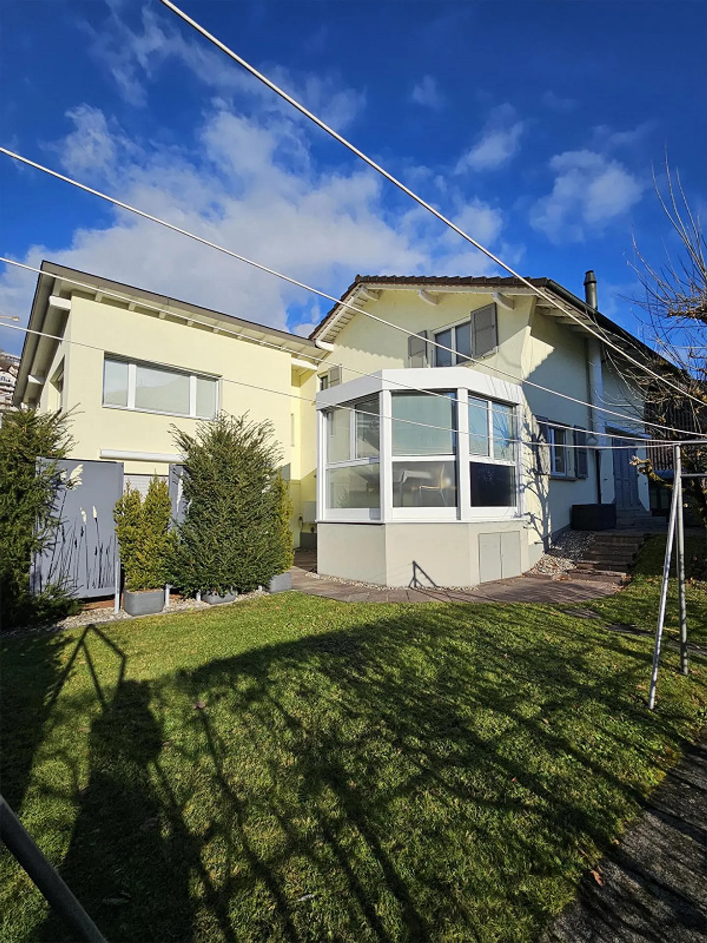 Living and Working Combined: Single-Family House with Studio & Jacuzzi - Photo 15 of 17