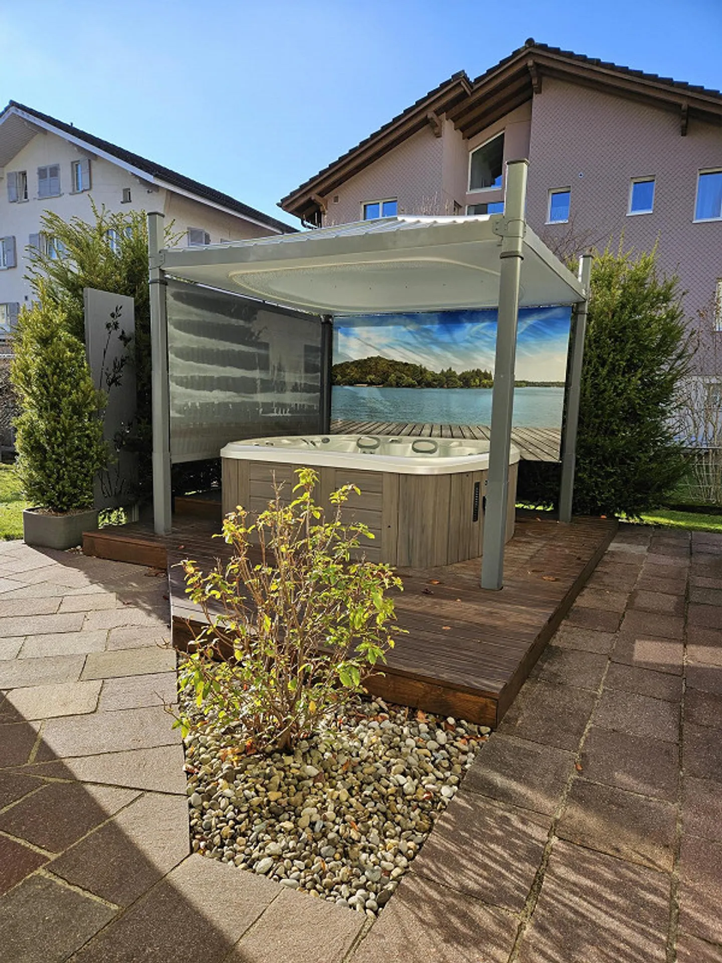 Living and Working Combined: Single-Family House with Studio & Jacuzzi - Photo 16 of 17