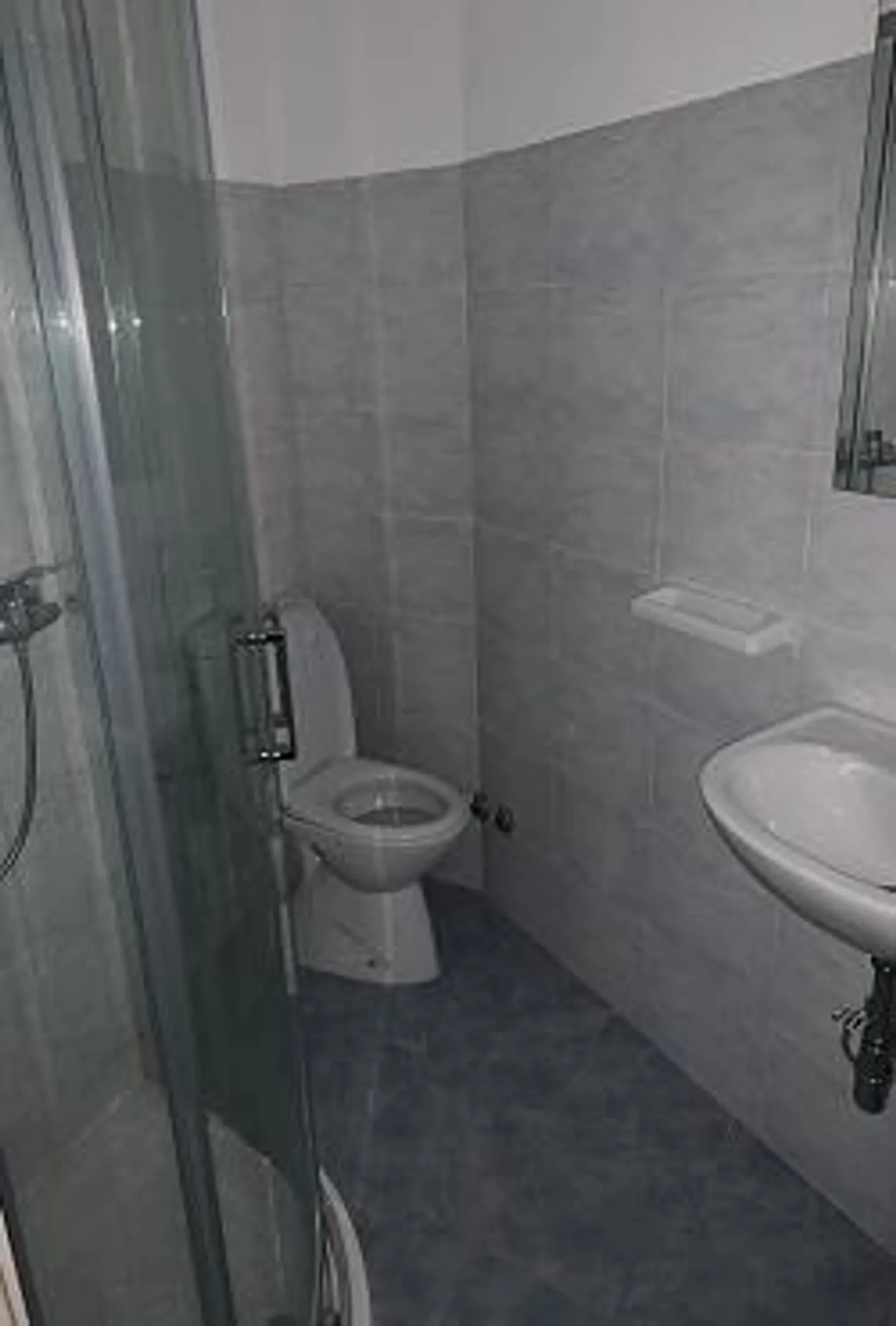 BÂTIMENT COMMERCIAL ET RÉSIDENTIEL À REVENUS - MENDRISIO CENTRAL - Photo 17 sur 30