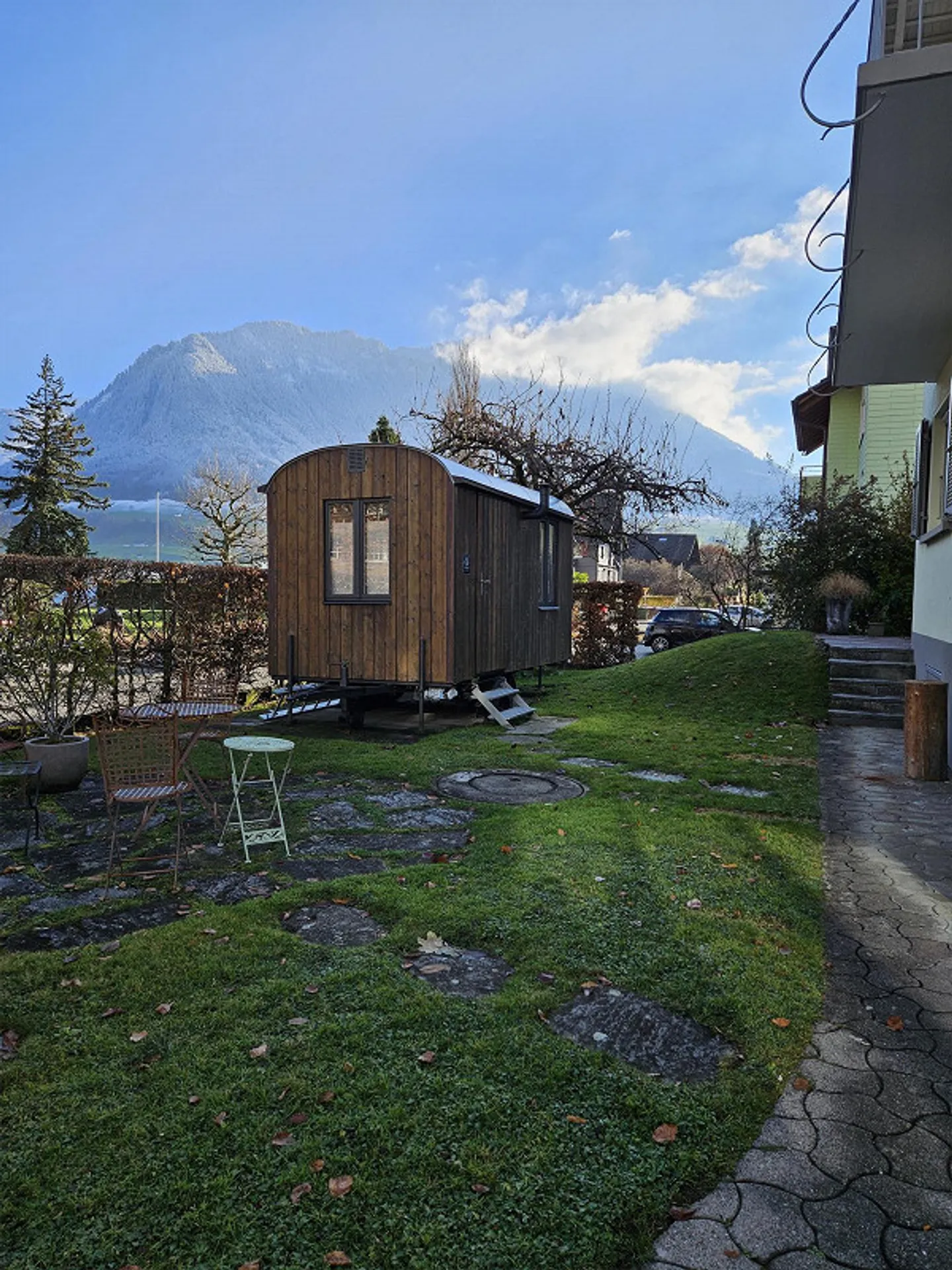 Living and Working Combined: Single-Family House with Studio & Jacuzzi - Photo 17 of 17