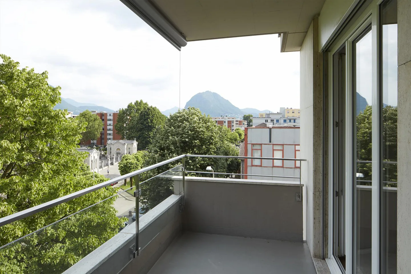 Helles 3.5-Zimmer-Apartment mit Balkon in Lugano - Foto 10 von 11