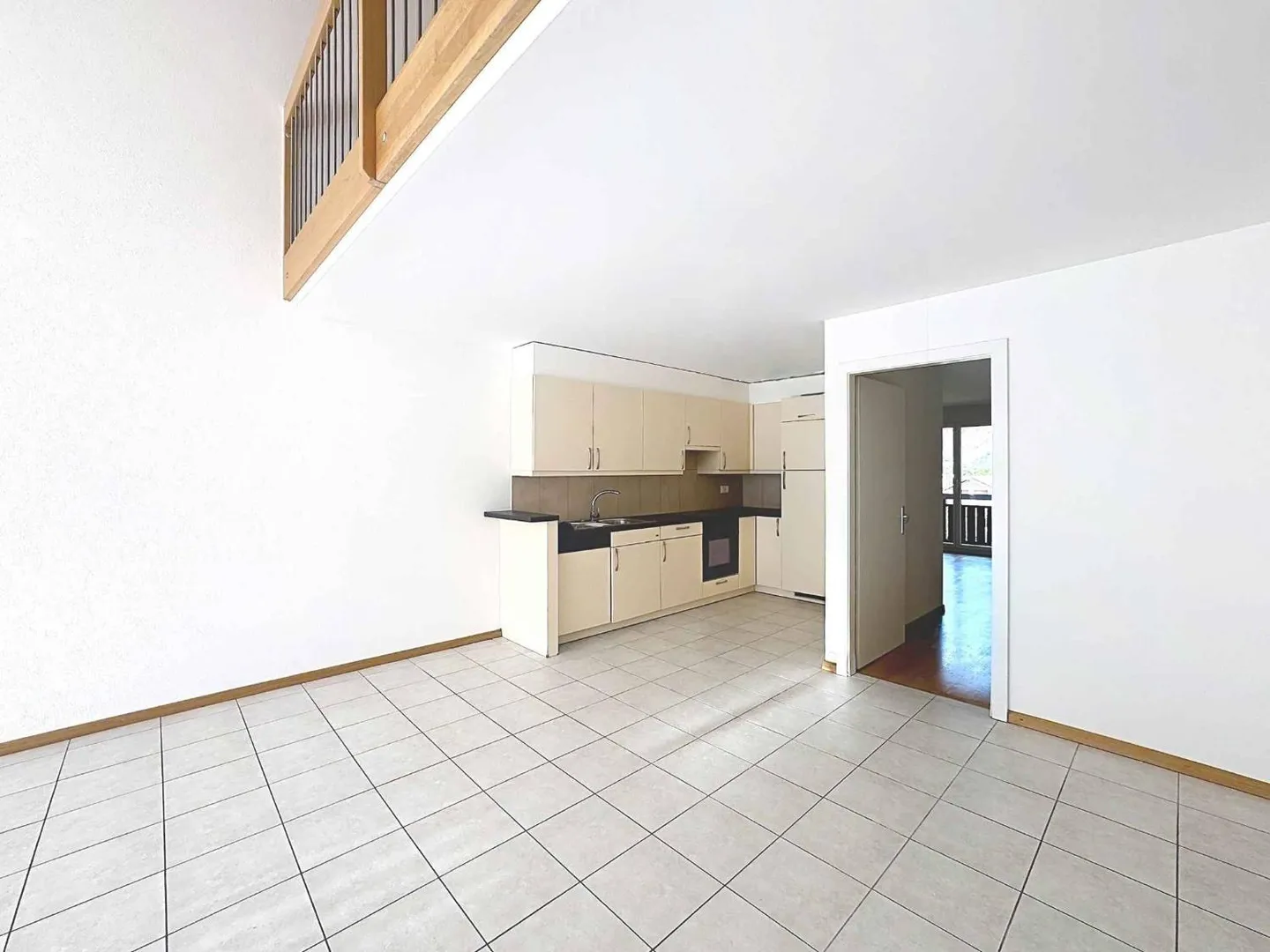 Appartement spacieux avec mezzanine - Photo 4 sur 11