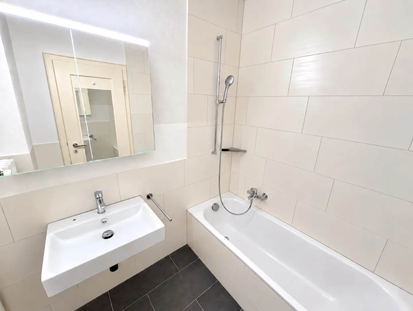 Attractive 3-room apartment in a central location - Photo 8 of 12