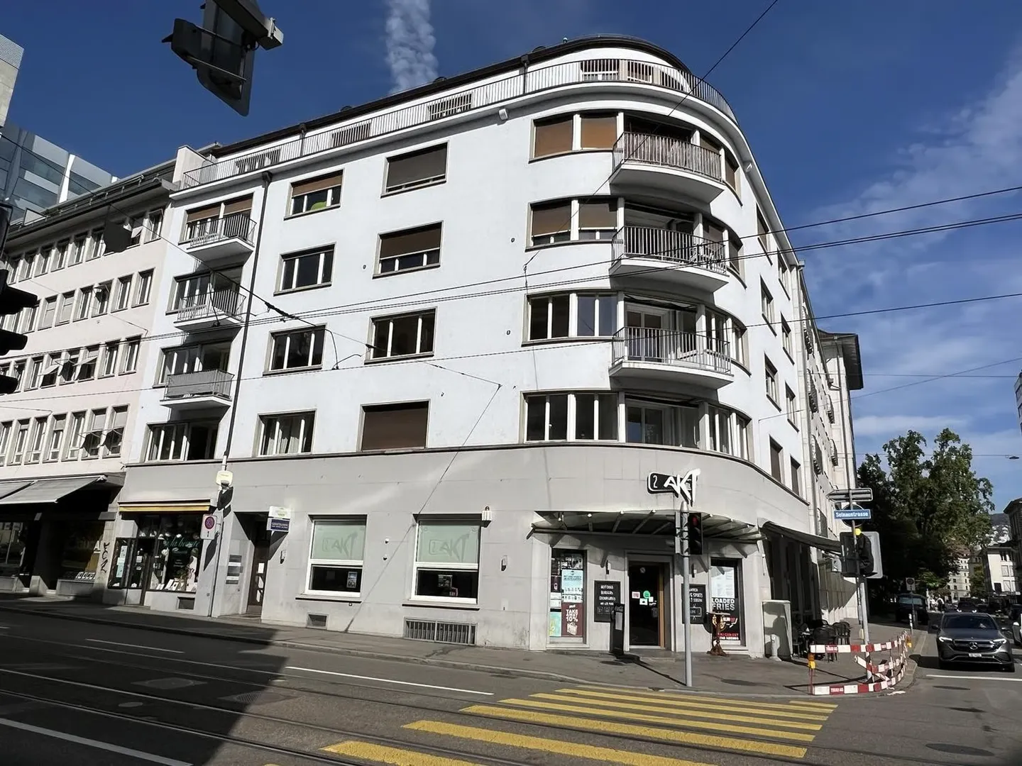 Attractive 3-room apartment in a central location - Photo 1 of 12