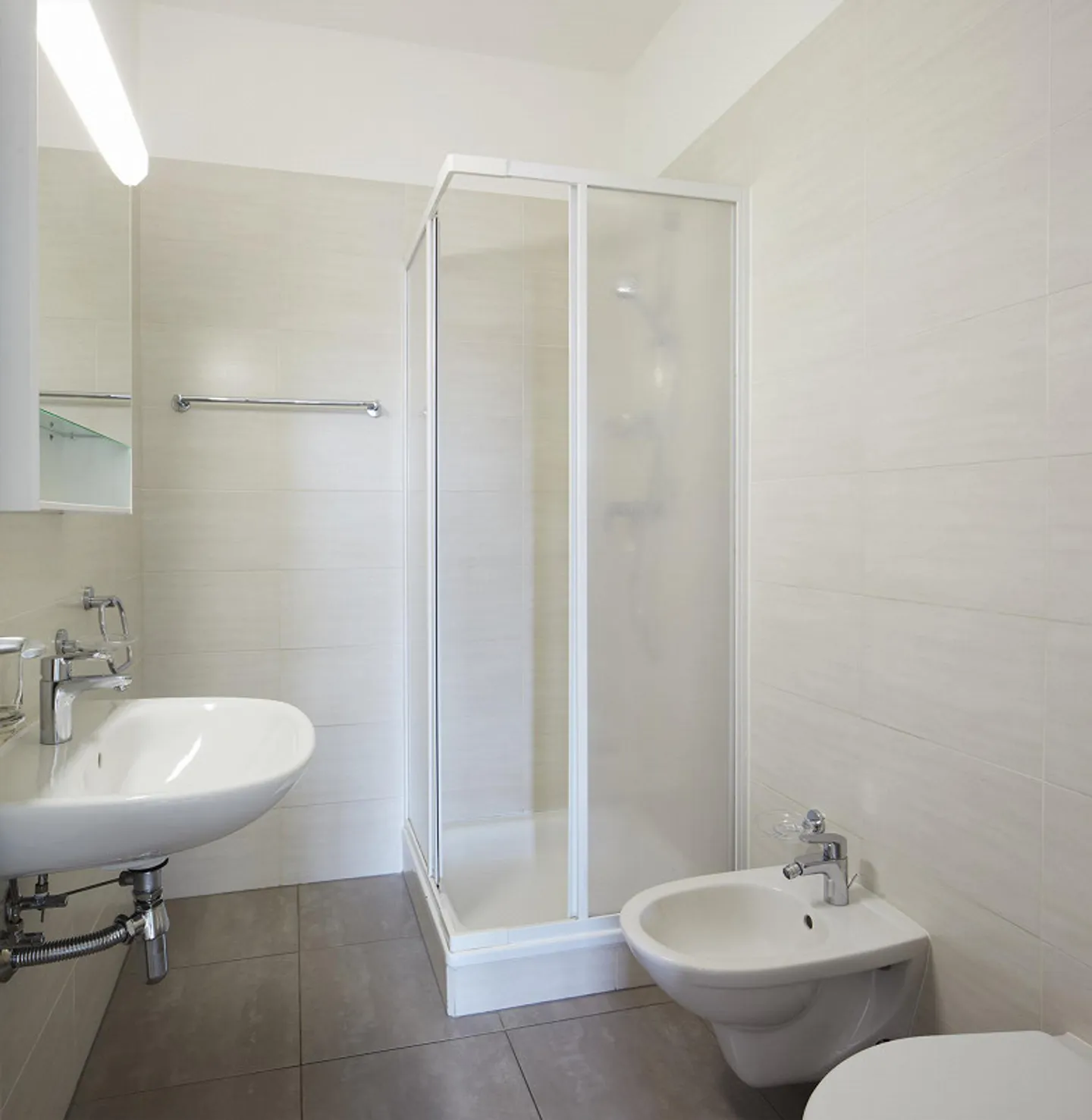 Helles 3.5-Zimmer-Apartment mit Balkon in Lugano - Foto 9 von 11