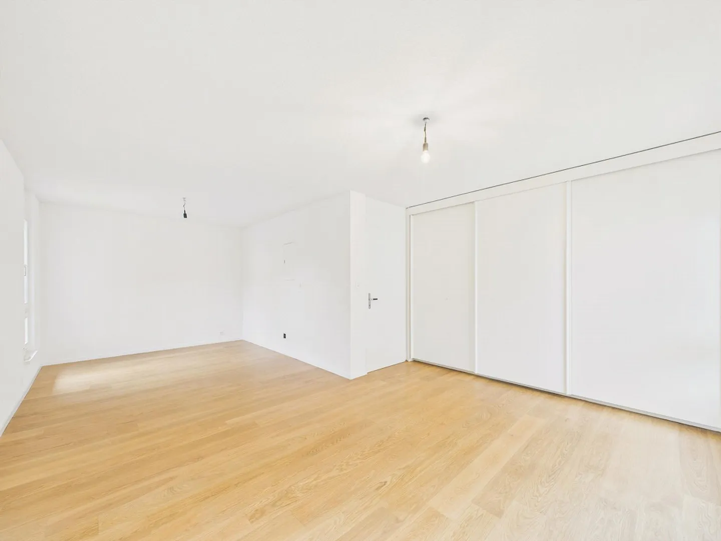 Freshly renovated 6.5-room triplex maisonette apartment in Wallisellen... - Photo 5 of 9