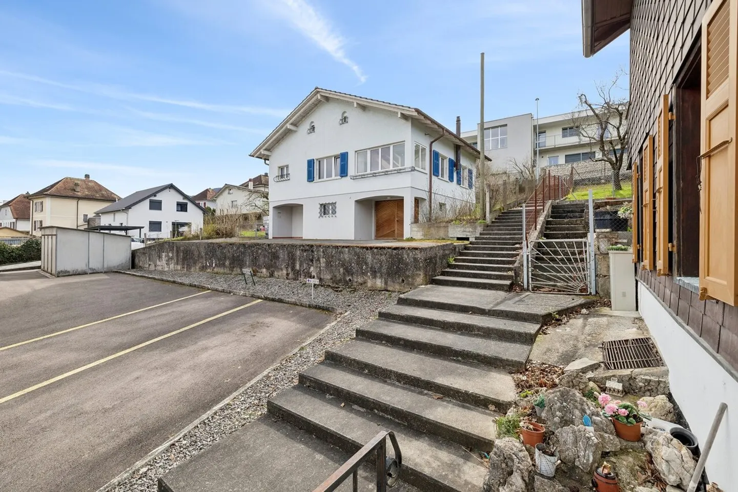 Einfamilienhaus ideal im Herzen des Dorfes gelegen - Foto 1 von 12