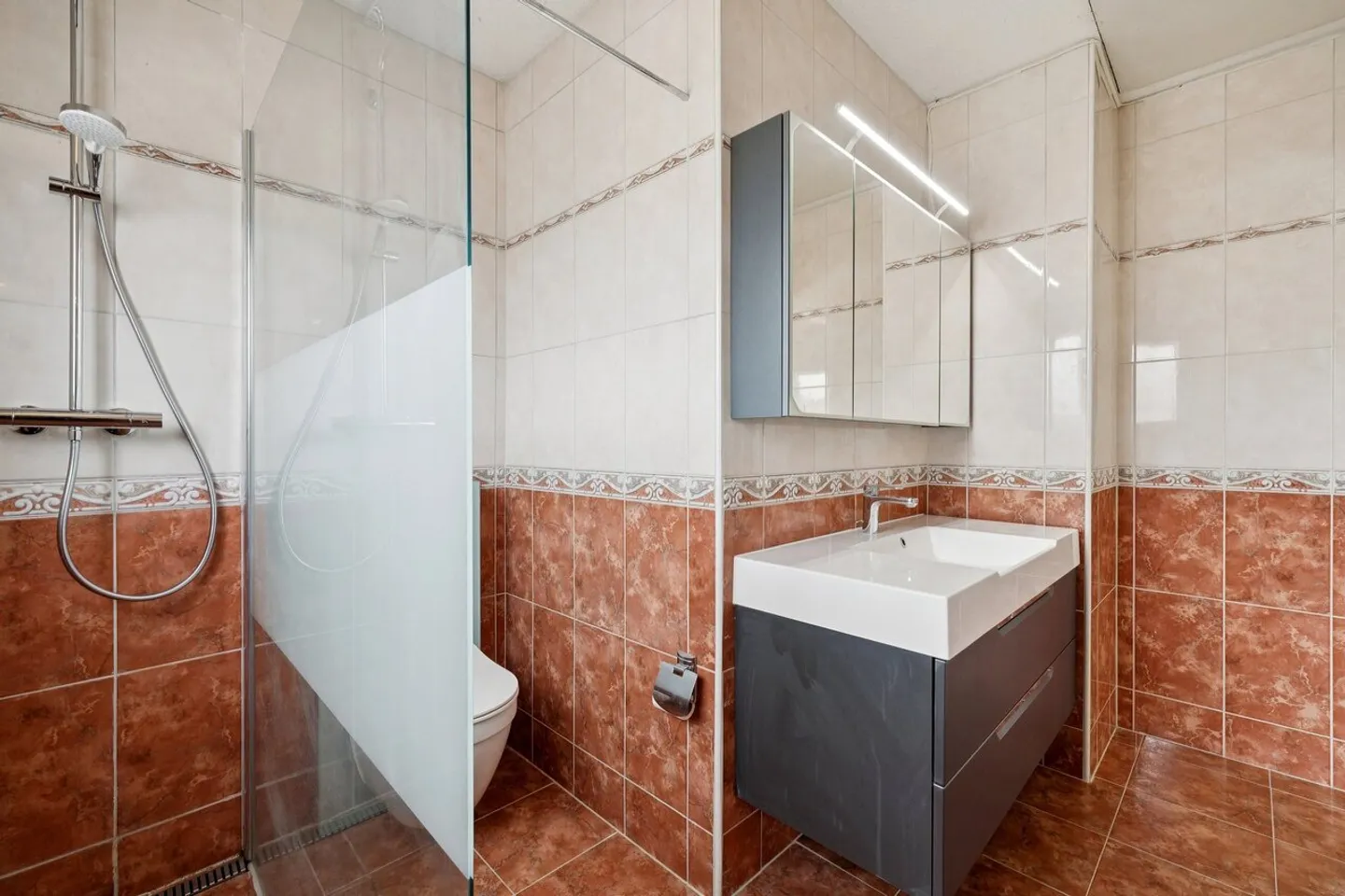 Einfamilienhaus ideal im Herzen des Dorfes gelegen - Foto 7 von 12