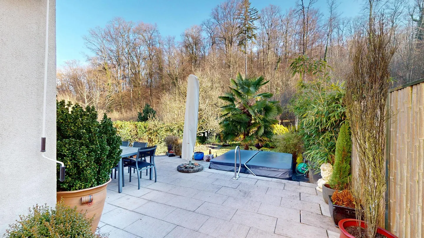 Charmante maison individuelle de 5 pièces dans un emplacement attrayant à Aesch - Photo 3 sur 14