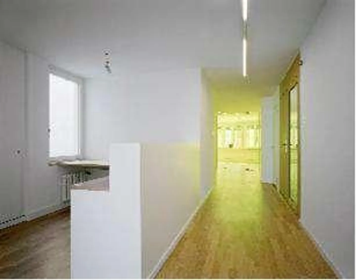 Working in a prime location near Heuwaage! - Photo 2 of 5