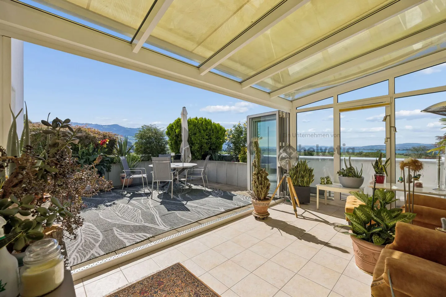 4.5- (5.5-) Room Terrace Apartment at Lake Zurich with 180° Lake View - Photo 4 of 9