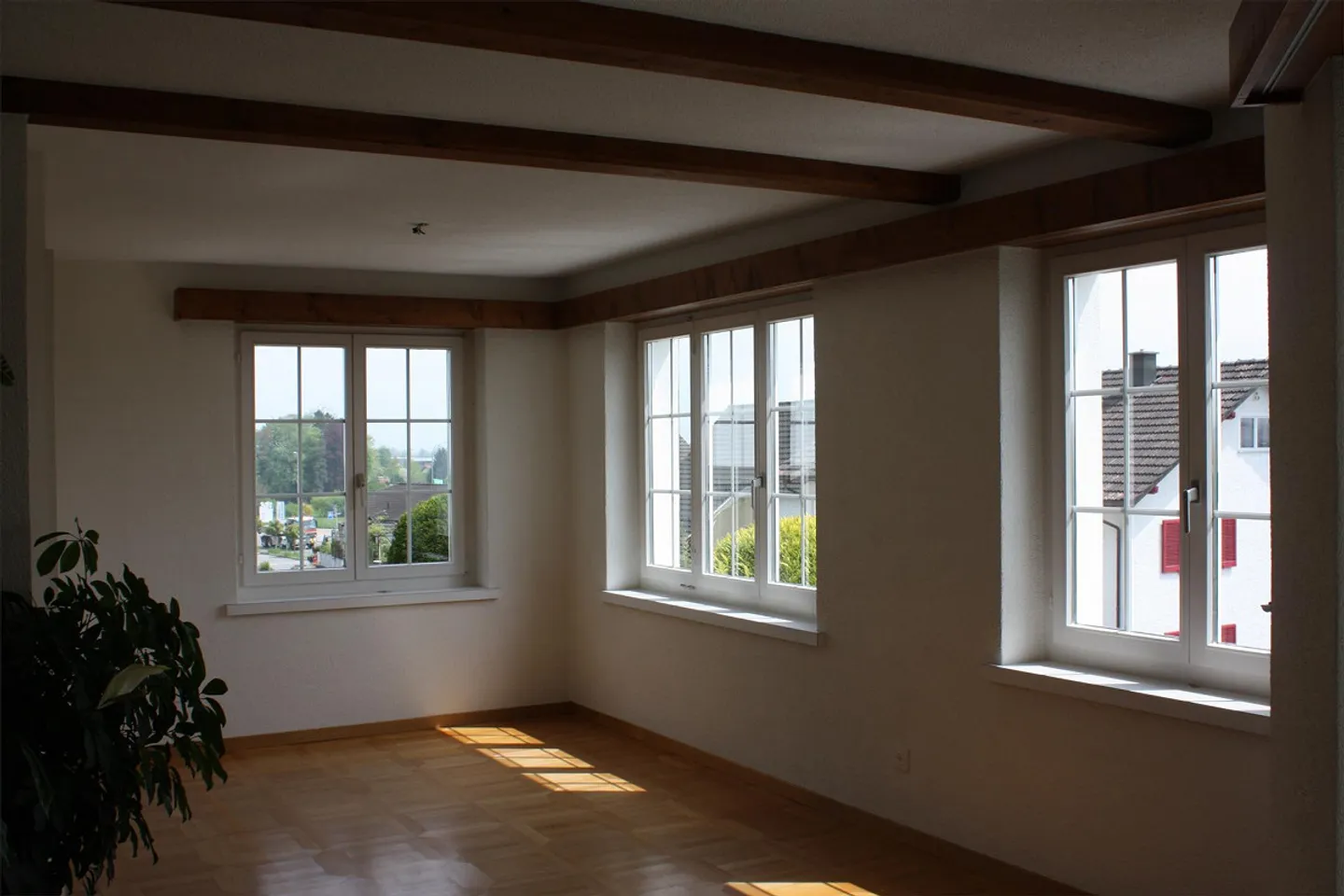 Dreamy 5.5 Room Single-Family House in Sunny Hillside Location - Photo 7 of 10